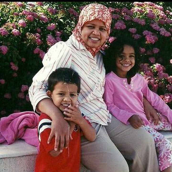 <p>Foto bareng sama bunda tercinta. (Foto: Instagram/ @mutiarabaswedan)  </p>