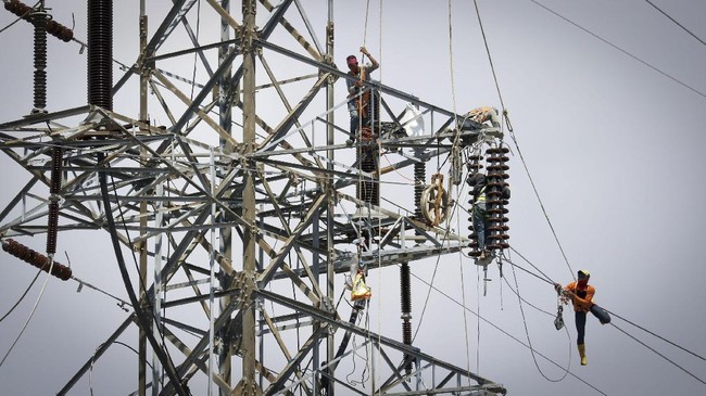 Dirjen Ketenagalistrikan Kementerian ESDM Rida Mulyana berharap status tersangka Dirut PLN Sofyan Basir dari KPK tak ganggu proyek listrik.