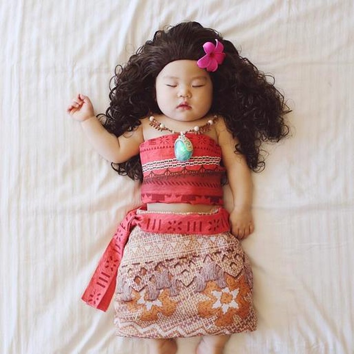 <p>Moana cilik siap mengarungi samudera! Tapi, Maui-nya ada di mana ya? (Foto: Instagram/ @lauraiz)</p>