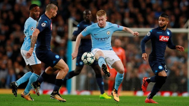 Kevin de Bruyne menganggap cekcok yang terjadi dengan David Silva usai melawan Napoli, Selasa (17/10), sama seperti yang terjadi dengan istrinya.