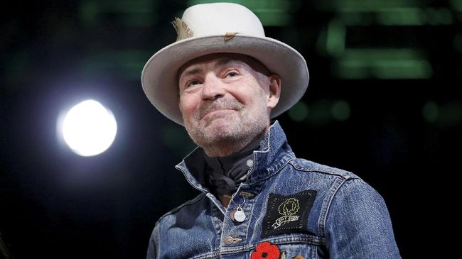 Vokalis The Tragically Hips, Gord Downie meninggal setelah berjuang melawan kanker. Kepergiannya meninggalkan duka untuk Kanada, termasuk PM Justin Trudeau.