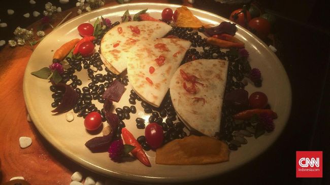 JimBARan Lounge di Hotel Ayana Midplaza Jakarta mencoba menyuguhkan kuliner khas Meksiko, quesadilla dengan cita rasa Indonesia.