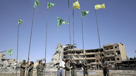 FOTO: Kala Bendera Suriah Berkibar di 'Ibu Kota' ISIS