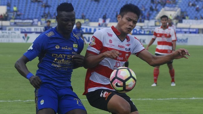Pelatih Persib Bandung Herrie Setyawan mengaku kecewa dengan hasil imbang melawan Madura United, Kamis (19/10). Target kemenangan di Bandung meleset.
