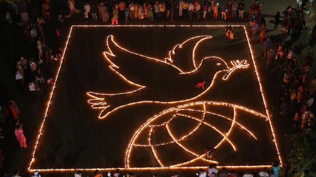 FOTO: Ulang Tahun Cahaya Masyarakat India