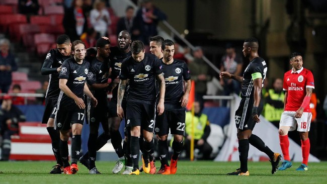 Manchester United sukses mencuri tiga poin di markas Benfica pada laga Liga Champions di Stadion Da Luz, Rabu (18/10) malam waktu setempat, berkat gol Rashford.