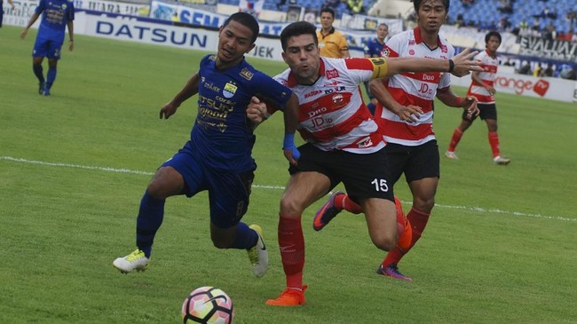 Persib Bandung bertekad memutus tren tak pernah menang saat bertandang ke markas Persela Lamongan di Stadion Surajaya, Minggu (22/10).