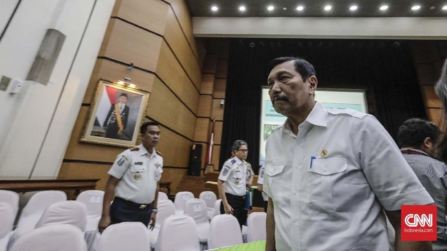 Bahas Subsidi Motor Listrik, Menhub-Menteri ESDM Datangi Kantor Luhut Menteri ESDM hingga menteri perhubungan mendatangi kantor Menko Marves Luhut Binsar Panjaitan membahas subsidi motor listrik.