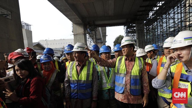 Anies Baswedan dan Sandiaga Uno dituntut segera mengantisipasi penanganan bajir di Jakarta. November hingga penghujung tahun bakal menjadi puncak musim hujan.
