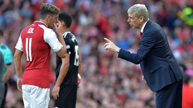 Momen Wenger Ejek Man City yang Tersandung Kasus Mantan pelatih Arsenal Arsene Wenger pernah mengungkapkan kegelisahannya soal gerak-gerik Manchester City yang begitu jor-joran dalam membeli pemain.