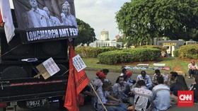 Tagih Janji, Awak Mobil Tangki Pertamina Adang Mobil Jokowi