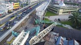FOTO: Cerita Pelbagai Proyek Mega Jokowi Presiden Jokowi mengatakan pembangunan infrastruktur menjadi prioritas demi menggenjot pertumbuhan ekonomi. Diharapkan, kesejahteraan masyarakat pun terangkat.