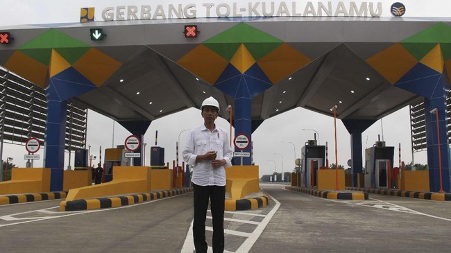 Presiden Joko Widodo menyatakan penurunan tarif tol dapat diberlakukan akhir bulan. Saat ini, aturan mainnya masih menunggu tanda tangan Jokowi.