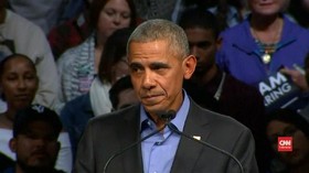 VIDEO: Naik Pentas Kampanye, Obama Sindir Politik Perpecahan