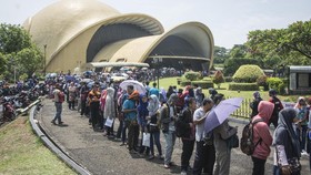 TMII Rayakan Tahun Baru dengan Kembang Api dan Wayang Kulit