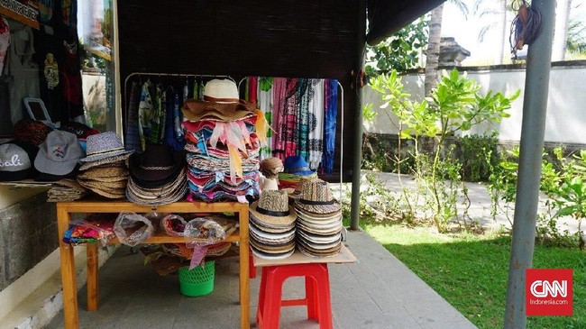 Sejumlah pedagang di kawasan Nusa Dua, Bali mengaku justru mengalami penurunan penjualan atau omzet selama pertemuan IMF-World Bank pada 8-14 Oktober lalu.