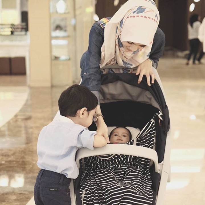 <p>Akur terus ya, Nak. (Foto: Instagram @ichasoebandono)  </p>