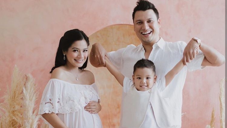 Titi Kamal menanamkan kebiasaan yang bikin anak sulungnya selalu ingat keluarga. Apa itu ya, Bun?