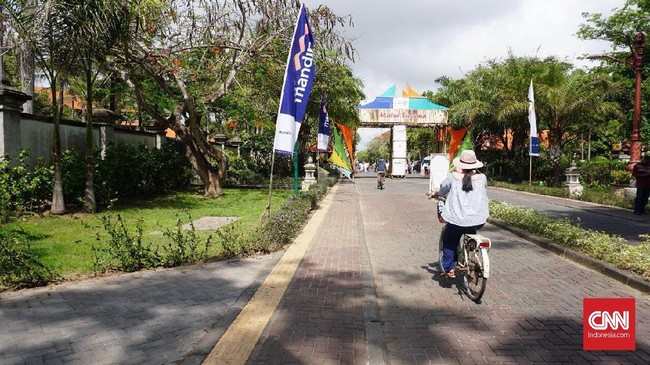 Wisata di Bali akan mulai dibuka pada 31 Juli bagi turis lokal. Wisatawan yang datang tanpa hasil uji PCR atau rapis test, wajib mengikuti tes di Bali.