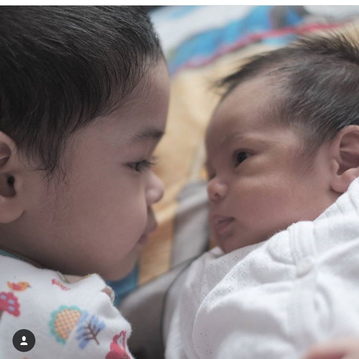 <p>Alyssa berharap kedua anaknya kelak akan saling sayang dan saling menguatkan. (Foto: Instagram @ichasoebandono)  </p>