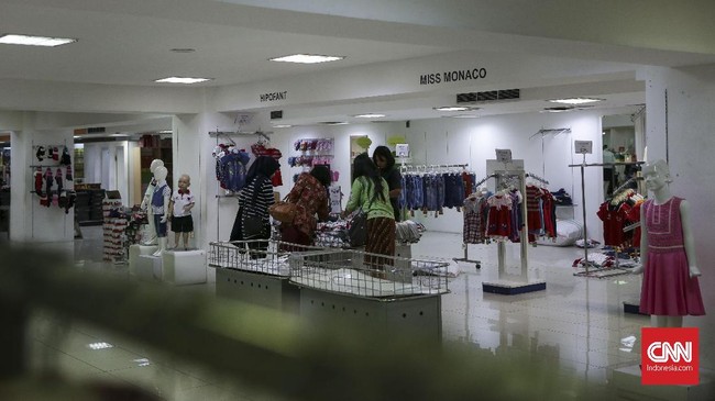 Pada bulan Oktober, rasio konsumsi terhadap pendapatan berada di angka 65,7 persen atau melemah dari posisi September yakni 66,4 persen.