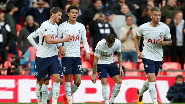 Tottenham Hotspur membukukan keunggulan 3-1 atas Liverpool pada 45 menit pertama. Harry Kane, Heung Min Son dan Dele Alli mencetak gol kemenangan Spurs.