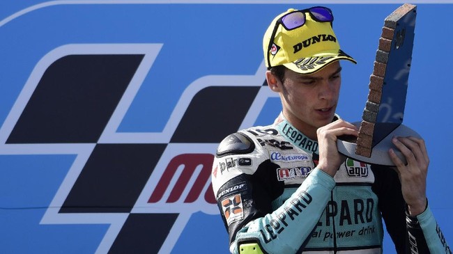 Pebalap Italia, Valentino Rossi mengaku kaget dengan kehadiran Joan Mir sebagai pebalap rookie di MotoGP 2019.