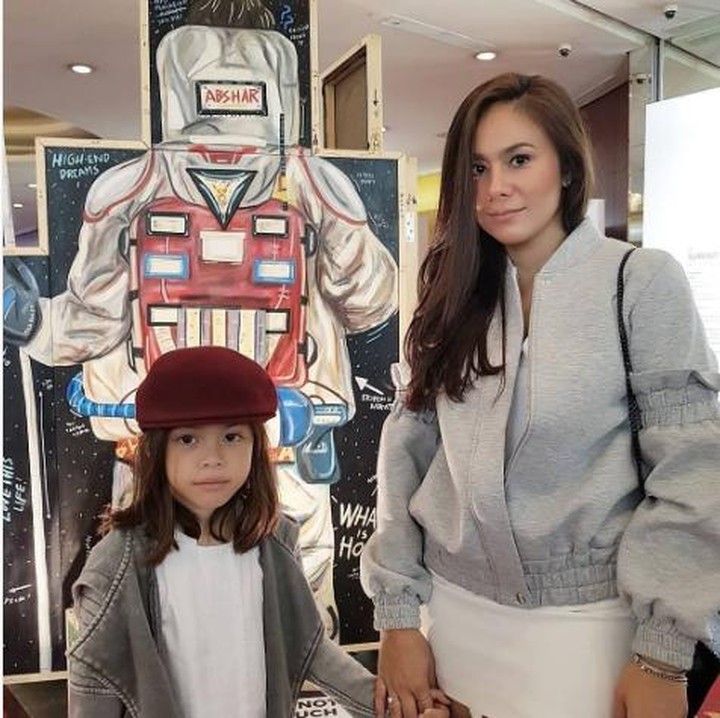 <p>Jangan salah, ini foto Wulan Guritno sama anaknya lho, bukan adiknya. Hi-hi-hi. (Foto: Instagram/wulanguritno)</p>