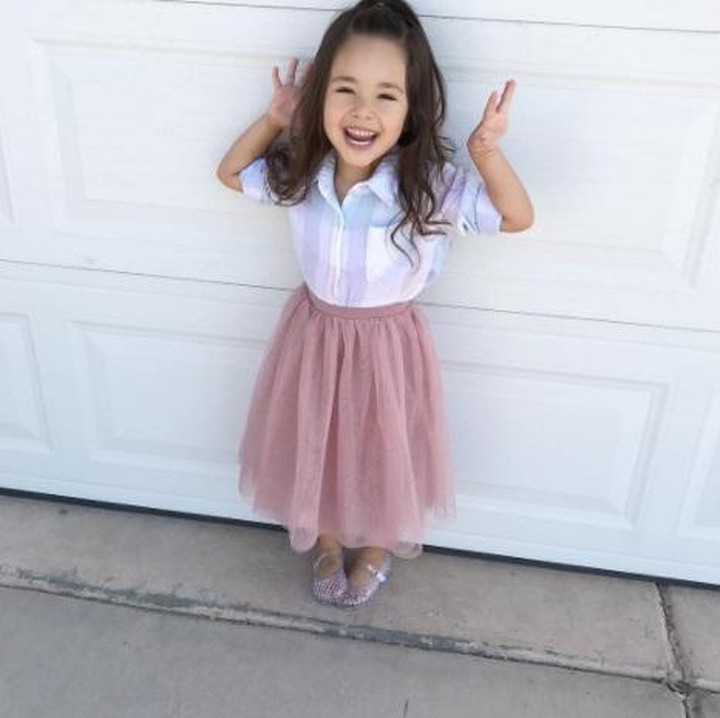 <p>Sang bunda pada dasarnya memang sangat menyukai fashion anak-anak. (Foto: Instagram/babyellestyle)</p>