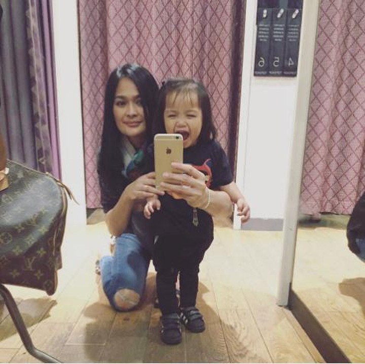 <p>Bahkan saat sang anak, Ricky Harun punya buah hati, Donna Harun tetap kelihatan muda ya, Bun. (Foto: Instagram/rickyharun)</p>