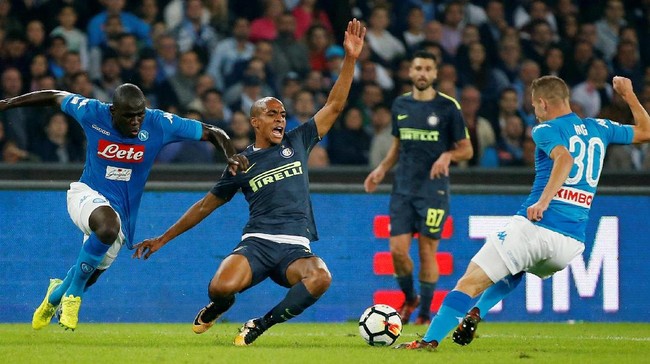 Napoli gagal perpanjang rekor kemenangan beruntun di awal musim. Bertemu Inter Milan di Stadion San Paolo, Sabtu (21/10), Il Partenopei ditahan imbang 0-0.