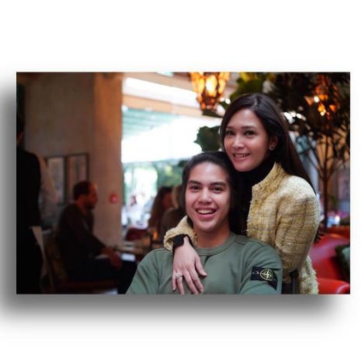 <p>Tiga anaknya makin besar, Bunda Maia tetap awet muda lho. (Foto: Instagram/maiaestiantyreal)</p>