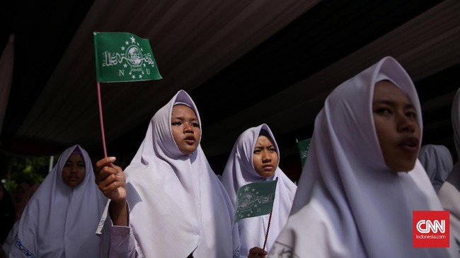 Jumlah santri di Indonesia mencapai 3,65 juta orang dari 27.290 pondok pesantren yang berpotensi melahirkan ladang wirausaha baru.