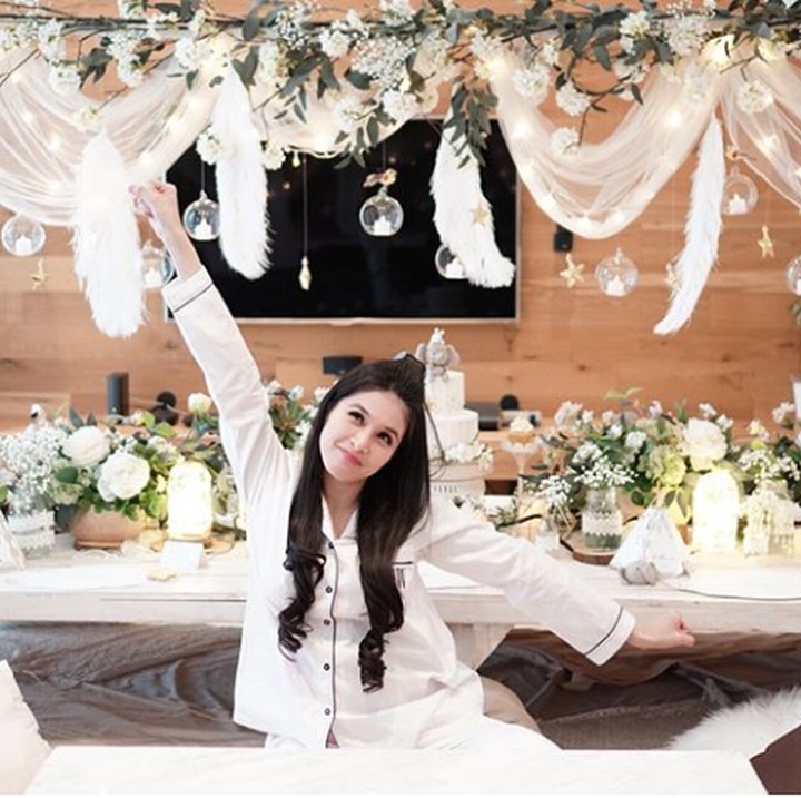 <p>Ibu hamil memang harus bahagia ya. (Foto: Instagram @sandradewi88)</p>