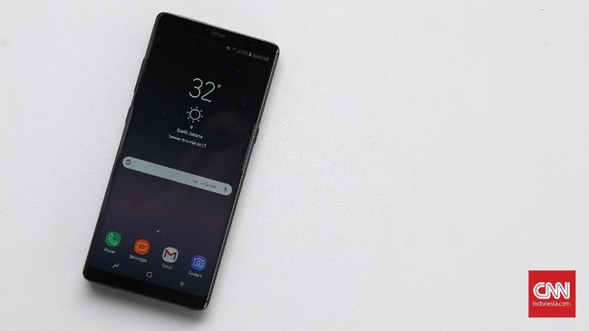 Selisih kedua ponsel ini hanya Rp1 juta. Tapi Note 8 membawa banyak fitur yang tak ada diseri Galaxy S. Kameranya sudah ganda dan dilengkapi dengan stylus multifungsi.