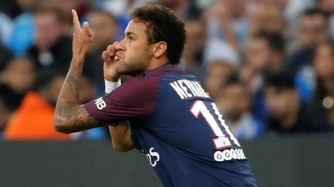 Neymar mengaku tak akan menyerah dengan kondisi cedera yang dialaminya. Ia akan menjalani operasi di Brasil.