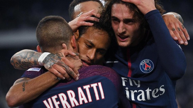 Paris Saint-Germain benar-benar dominan di Ligue 1, termasuk dalam hal standar gaji pemain yang mereka berikan.