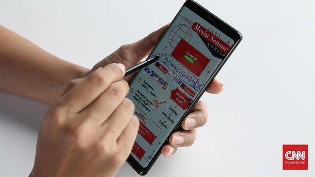 Samsung Galaxy Note 9 resmi dikenalkan kepada publik pada 9 Agustus 2018. Ponsel premium anyar ini dikabarkan memiliki varian warna baru. 