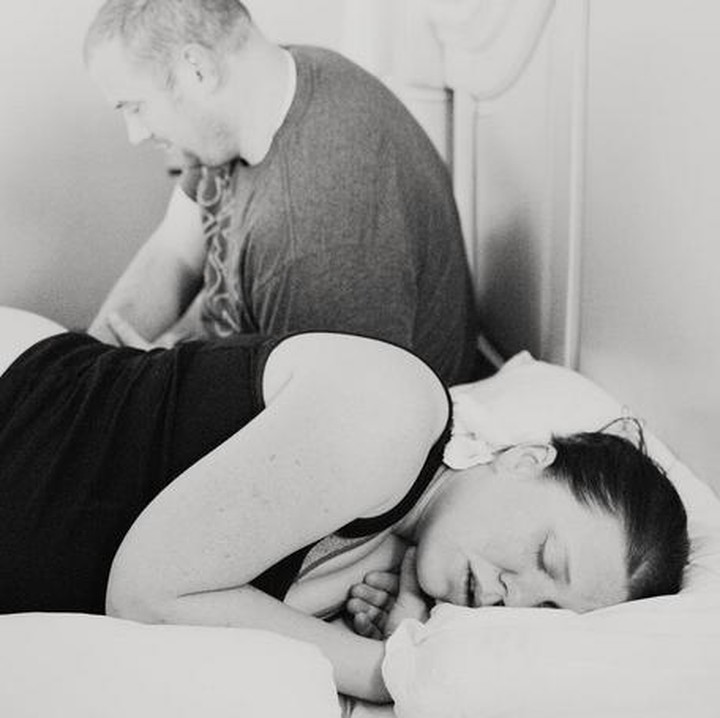 <p>'Kelihatannya pasrah, tapi demi kamu Bunda tak pernah menyerah, Nak.' (Foto: Instagram/ @awaitingbirth) </p>