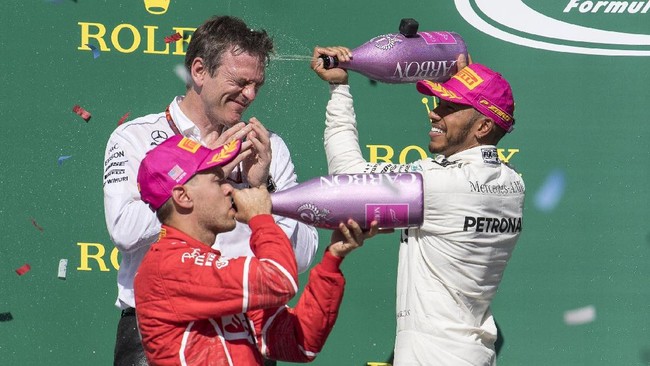 Keberhasilan Lewis Hamilton memenangi seri Amerika Serikat membuat peluangnya menjadi juara dunia tahun ini semakin terbuka lebar.