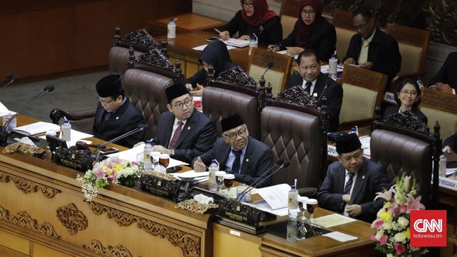Kuasa hukum HTI, Yusril Ihza Mahendra menyebut gugatan uji materi yang masih berjalan di MK akan berhenti otomatis jika paripurna DPR mengesahkan Perppu Ormas.