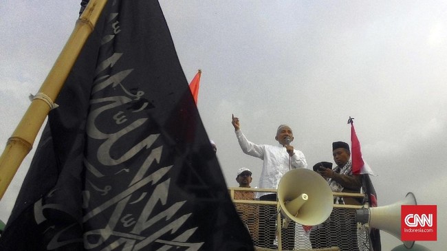 Presiden Jokowi dituding berupaya membungkam gerakan keagamaan melalui Perppu Ormas. HTI menjadi korban pertama.