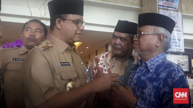 Majelis Ulama Indonesia mengingatkan janji Anies untuk bisa menyediakan tempat yang memadai serta menjadikan rumah dinasnya sebagai tempat pengajian.