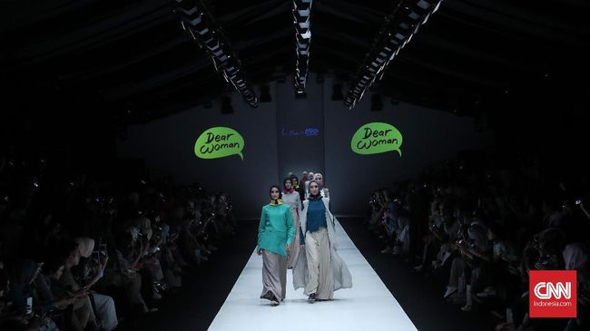 Jakarta Fashion Week Tetap Digelar Oktober 2018 Meski Femina Group sebagai penyelenggara dirundung masalah, pekan mode JFW mendapat kepercayaan sponsor untuk kembali digelar Oktober 2018.