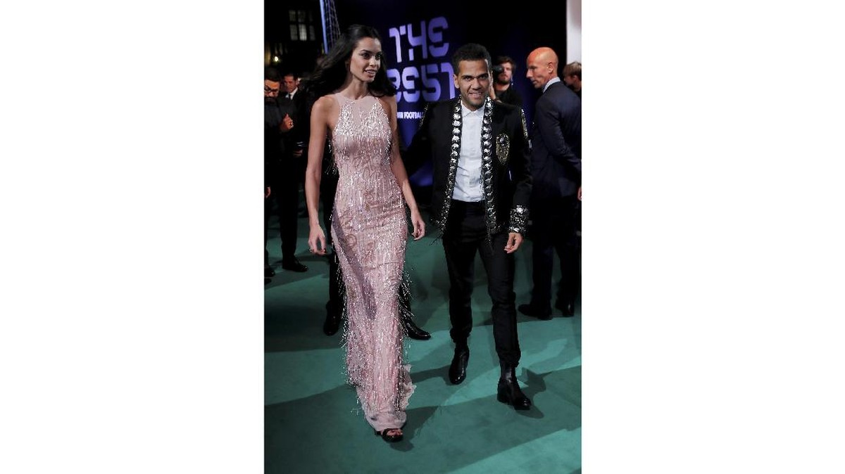 FOTO: Gandengan Cantik Bintang Sepak Bola di The Best FIFA