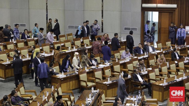 Fraksi PDI Perjuangan di DPR menilai Perppu Ormas sebagai suatu produk yang konstitusional dan berdasar pada kewenangan presiden dengan pertimbangan urgensi.