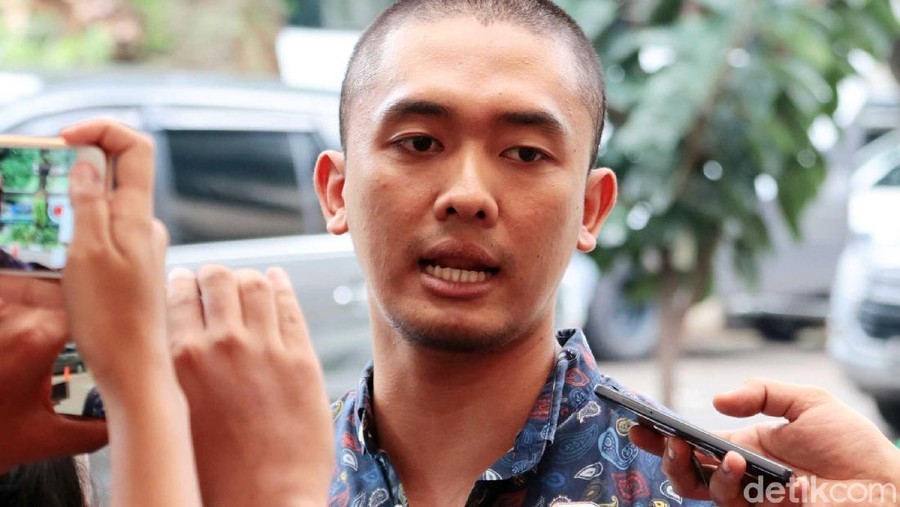 Komedian Uus saat ditemui di Polda Metro Jaya.