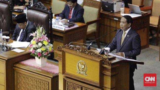 PBSI Akan Tagih Janji Jokowi Lewat Menpora Zainudin Amali Sekjen PBSI Achmad Budiharto kembali menagih janji Presiden Joko Widodo melalui Menpora Zainudin Amali agar lebih memprioritaskan cabang olahraga berprestasi.