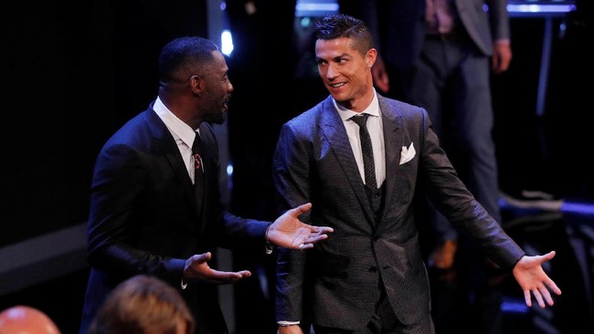 Cristiano Ronaldo dan Lionel Messi tak saling pilih pemain terbaik FIFA 2017. Ronaldo menang dengan selisih besar atas Messi.