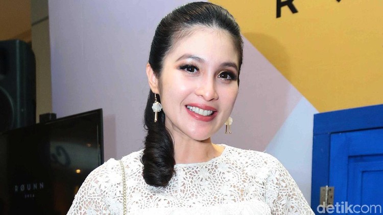 Aktris Sandra Dewi menikmati banget kehamilan pertamanya ini. Dia pun merasa sangat takjub dengan janin di kandungannya.